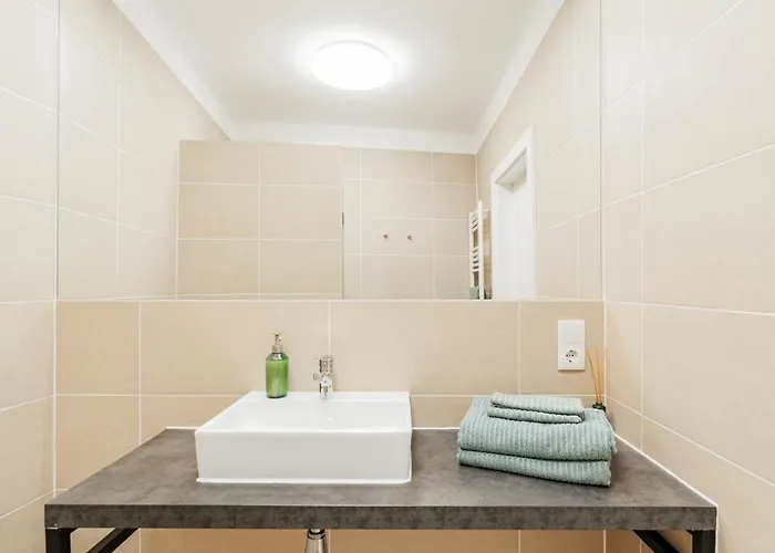 Central 60m2 10 Min Walk From Main Station Apartmán *
