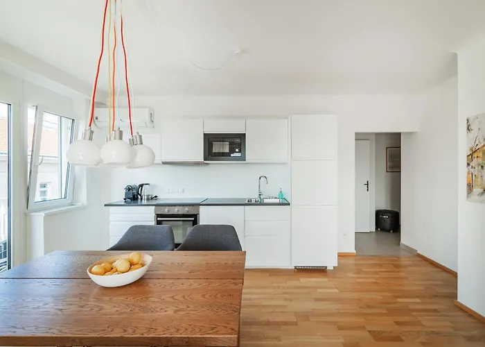 Central 60m2 10 Min Walk From Main Station Apartmán