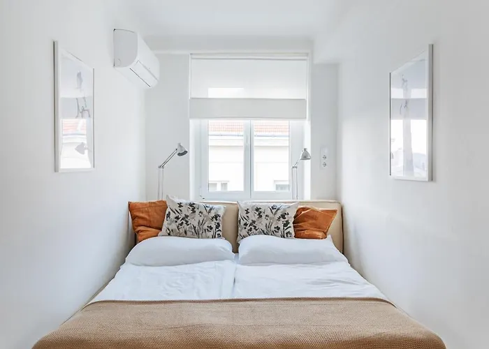 Central 60m2 10 Min Walk From Main Station